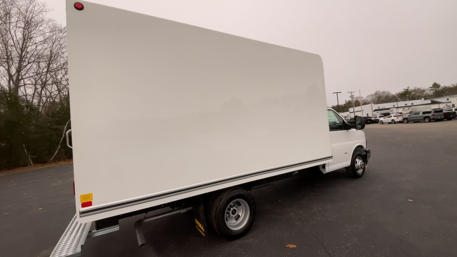 2025 GMC Savana Cutaway 3500 1WT