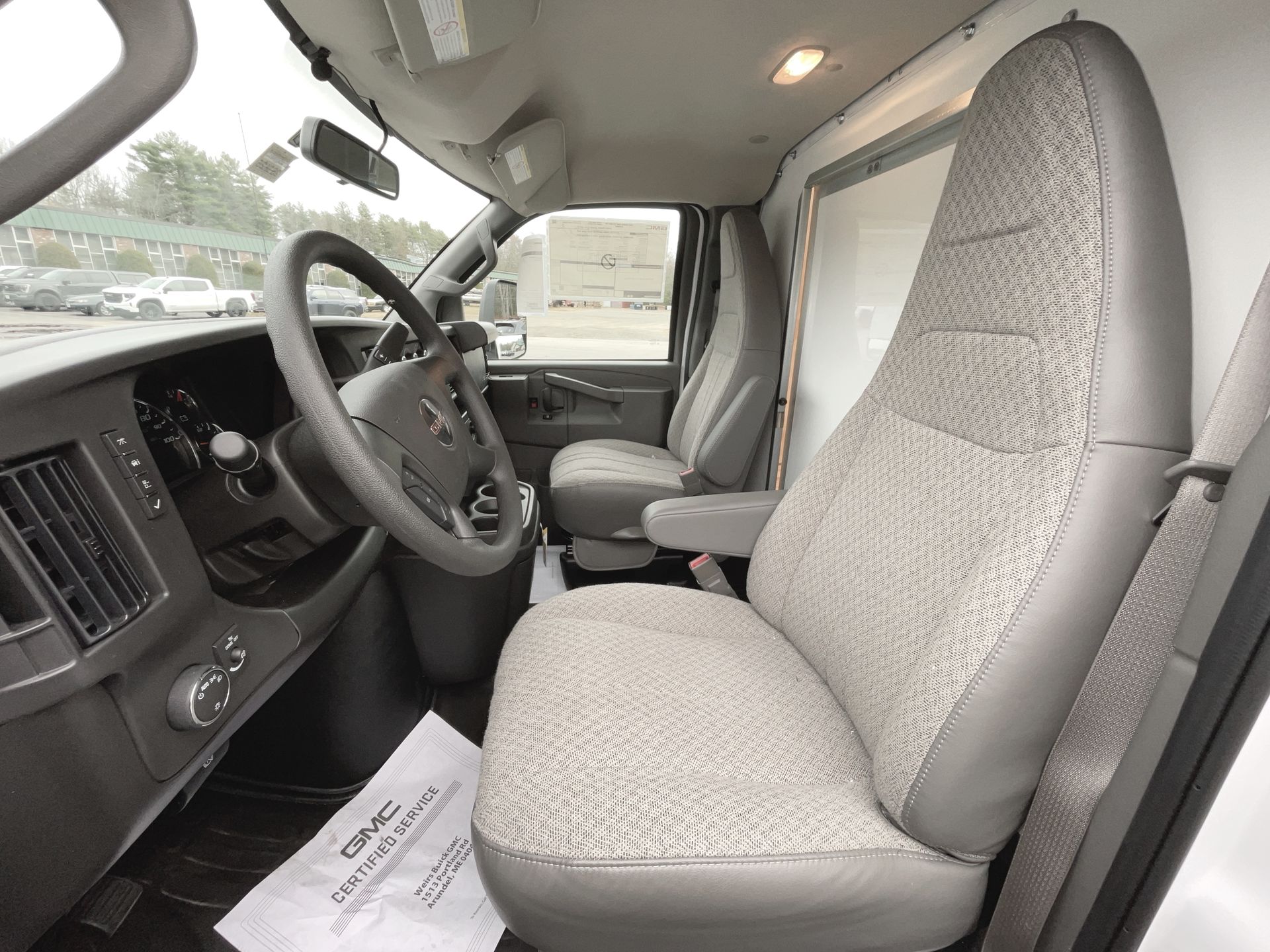 2025 GMC Savana Cutaway 3500 1WT