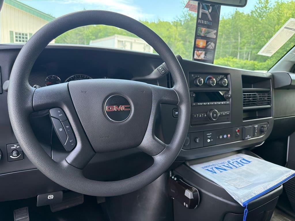 2026 GMC Savana Cutaway 3500 1WT