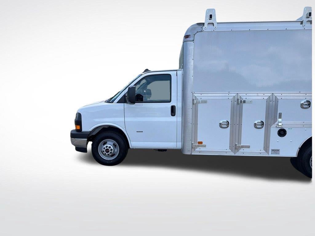 2026 GMC Savana Cutaway 3500 1WT