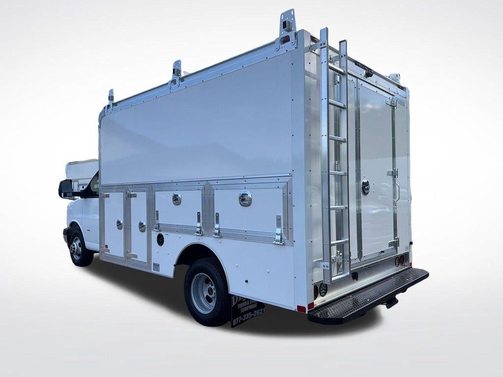 2026 GMC Savana Cutaway 3500 1WT