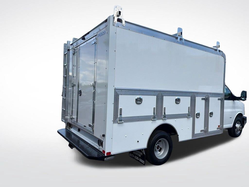 2026 GMC Savana Cutaway 3500 1WT