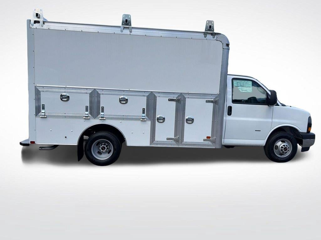 2026 GMC Savana Cutaway 3500 1WT