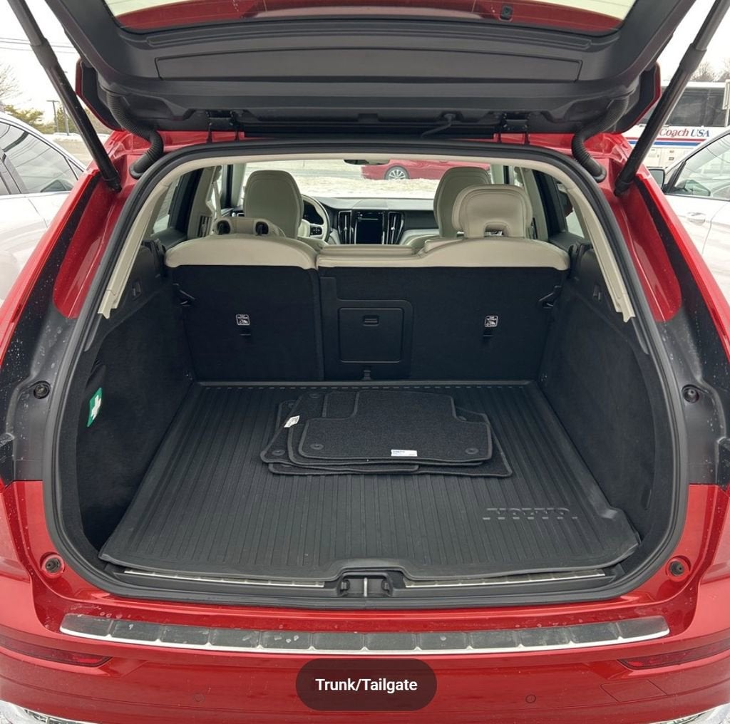 2023 Volvo XC60 B5 Plus Bright Theme